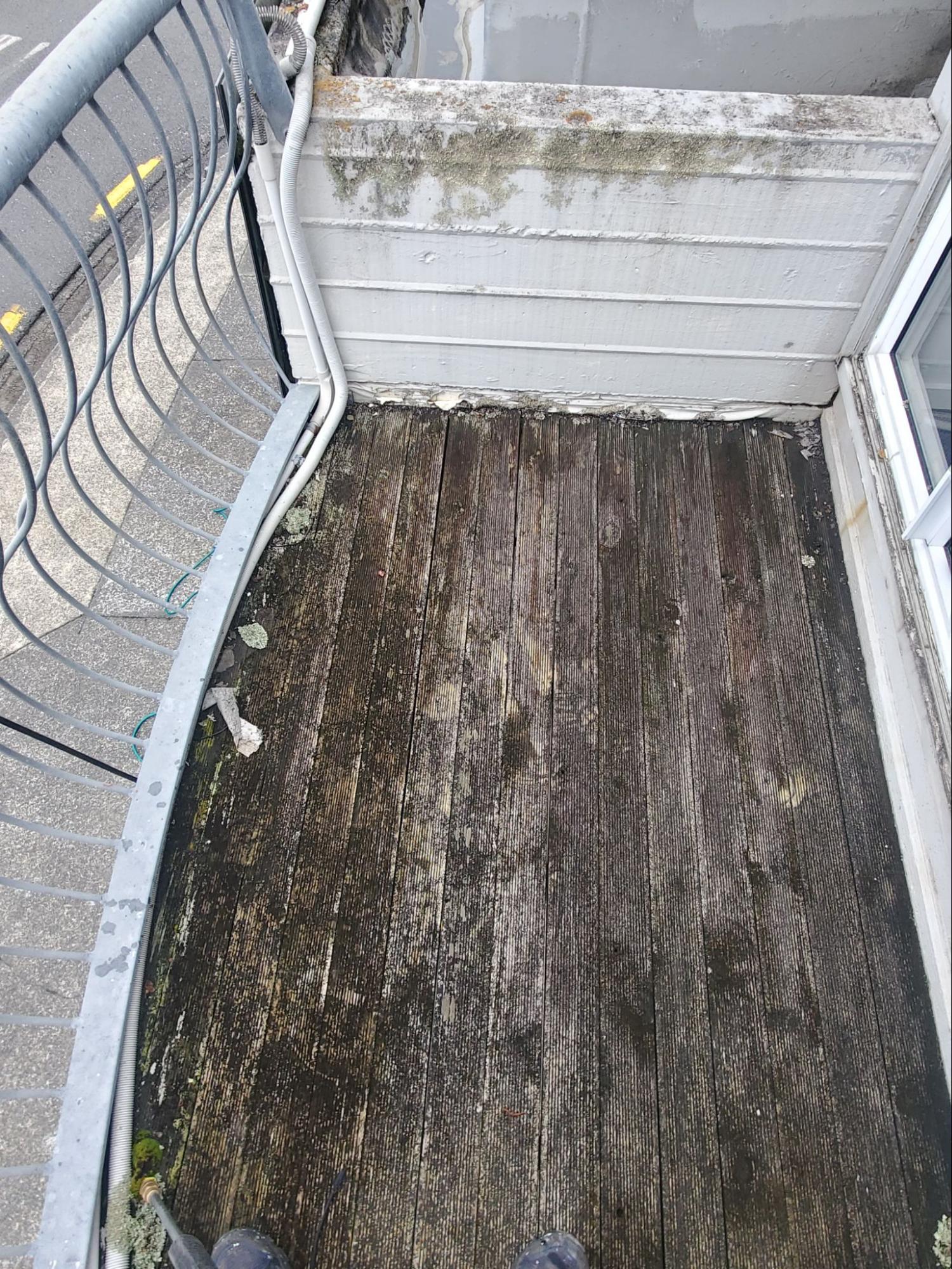 Balcony deck dirty before cleaning